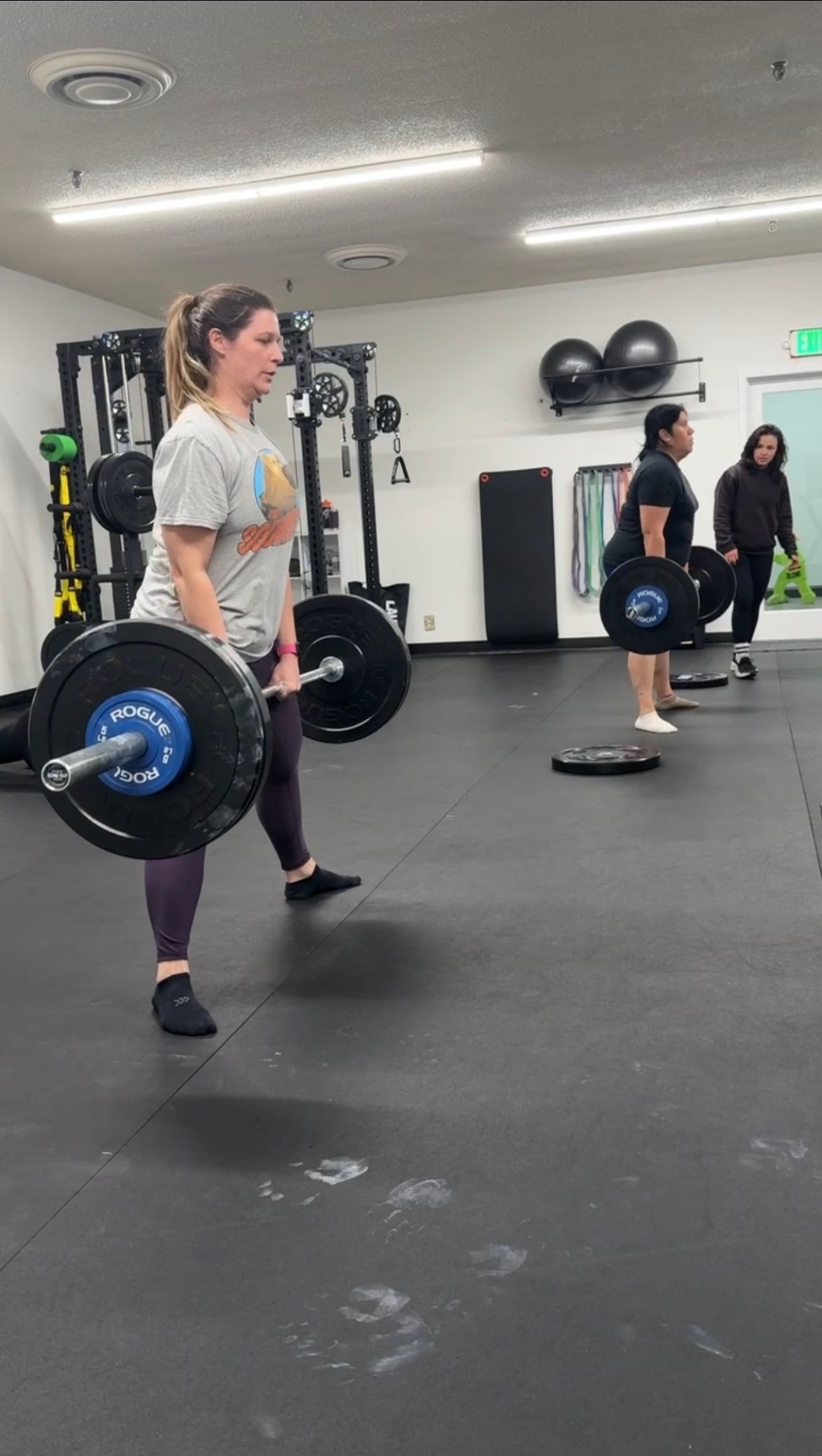 Athletes training strength at Elite Strength in Wenatchee