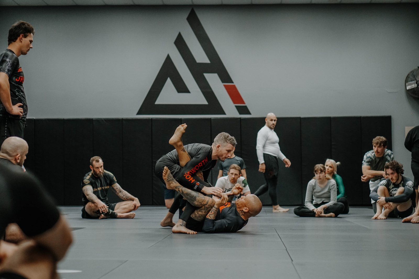 Chris Holdsworth teaching no-gi Jiu-Jitsu to a class in Orangevale