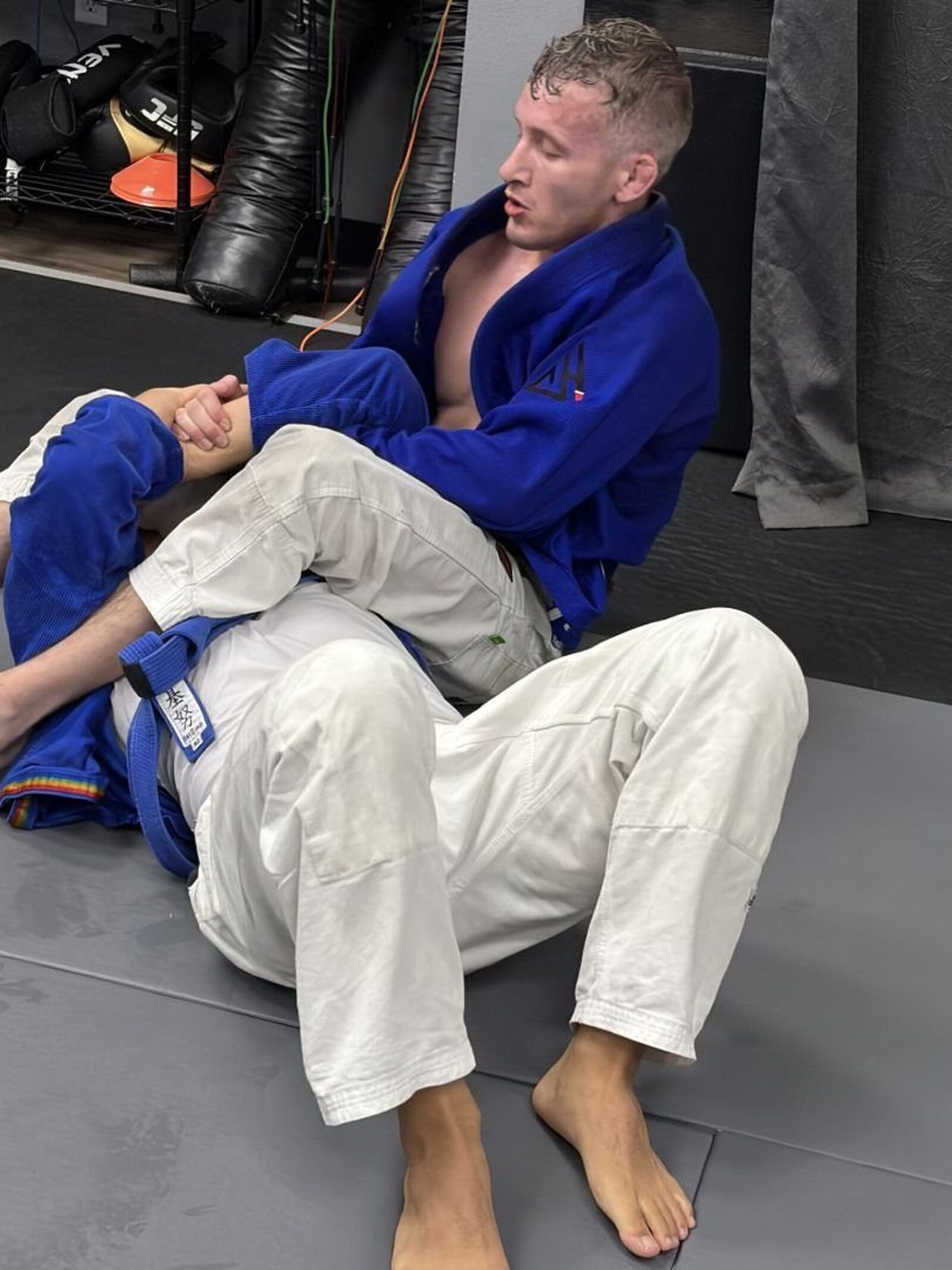 Chris Holdsworth showing a technique in a blue gi