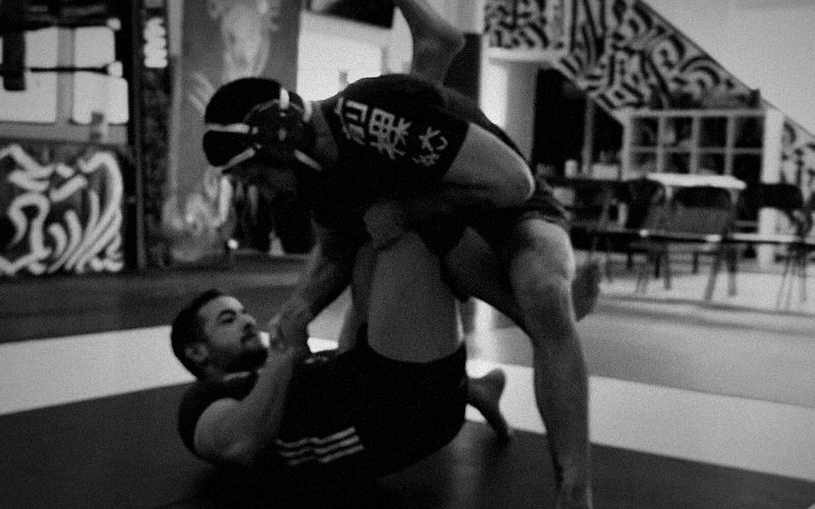 No-gi jiu-jitsu guard passing on the mats at SVG MMA Academy